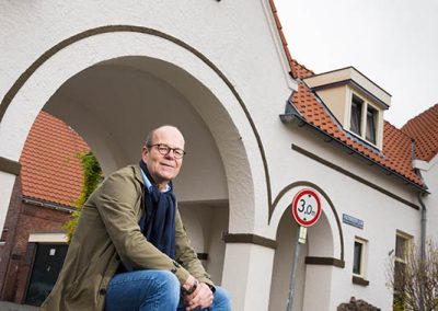 portret van Joop Schoppers in de wijk Pathmos in Enschede